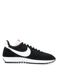 Scarpe sportive in pelle scamosciata nere e bianche di Nike