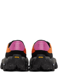 Scarpe sportive nere e arancione di McQ