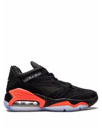 Scarpe sportive nere e arancione di Jordan