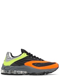 Scarpe sportive nere e arancione di Nike