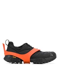Scarpe sportive nere e arancione di Roa