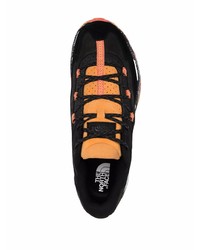Scarpe sportive nere e arancione di The North Face