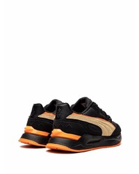 Scarpe sportive nere e arancione di Puma