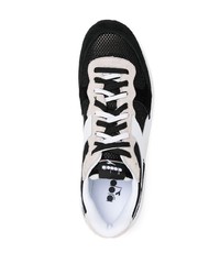 Scarpe sportive nere e bianche di Diadora