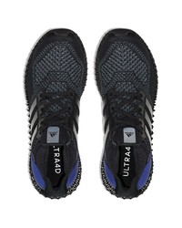 Scarpe sportive nere e blu di adidas