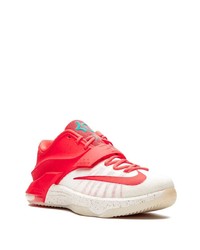 Scarpe sportive rosse e bianche di Nike