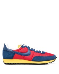 Scarpe sportive rosse e blu scuro di Nike