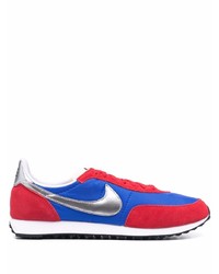 Scarpe sportive rosse e blu scuro di Nike
