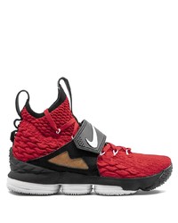 Scarpe sportive rosse e nere di Nike