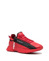 Scarpe sportive rosse e nere di Givenchy
