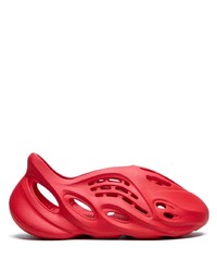 Scarpe sportive rosse di adidas YEEZY