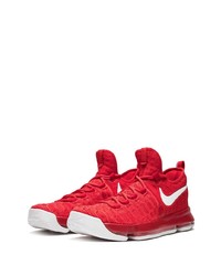 Scarpe sportive rosse di Nike