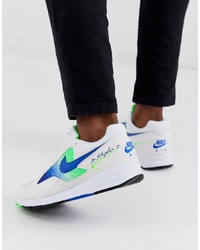 Scarpe sportive stampate bianche di Nike