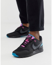 Scarpe sportive stampate nere di Nike