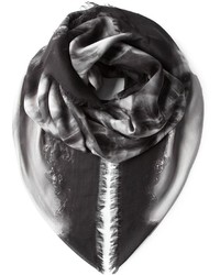 Sciarpa stampata nera e bianca di Alexander McQueen