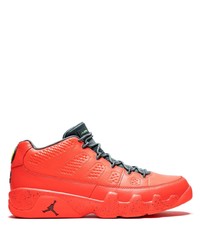 Sneakers alte arancioni di Jordan