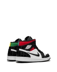 Sneakers alte bianche e nere di Jordan