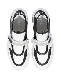 Sneakers alte bianche e nere di Prada