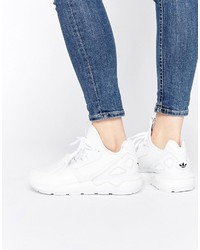 Sneakers alte bianche di adidas