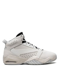 Sneakers alte bianche di Jordan