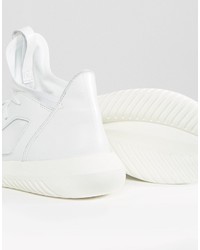 Sneakers alte bianche di adidas