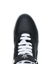 Sneakers alte con borchie nere di Givenchy
