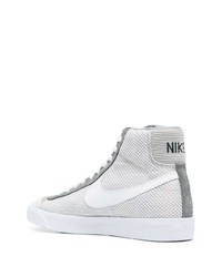 Sneakers alte di tela a quadri grigie di Nike