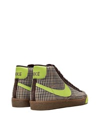 Sneakers alte di tela a quadri marroni di Nike