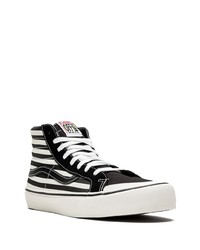 Sneakers alte di tela a righe orizzontali bianche e nere di Vans