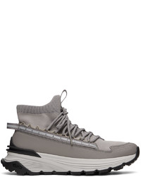 Sneakers alte di tela argento di Moncler