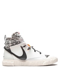 Sneakers alte di tela bianche e nere di Nike