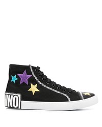 Sneakers alte di tela con stelle nere di Moschino