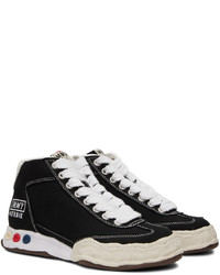 Sneakers alte di tela nere e bianche di Miharayasuhiro