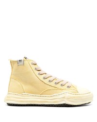 Sneakers alte gialle di Maison Mihara Yasuhiro