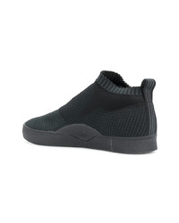 Sneakers alte grigio scuro di adidas