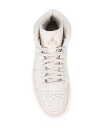 Sneakers alte in pelle beige di Nike