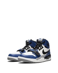 Sneakers alte in pelle bianche e blu scuro di Jordan