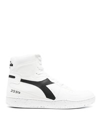 Sneakers alte in pelle bianche e nere di Diadora