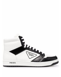 Sneakers alte in pelle bianche e nere di Prada