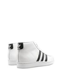 Sneakers alte in pelle bianche e nere di adidas