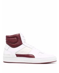 Sneakers alte in pelle bianche e rosse di Common Projects