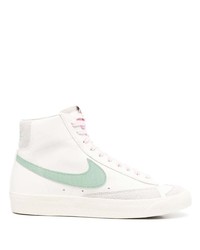 Sneakers alte in pelle bianche e verdi di Nike