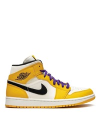 Sneakers alte in pelle gialle di Jordan