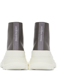 Sneakers alte in pelle grigio scuro di Alexander McQueen