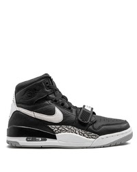 Sneakers alte in pelle nere e bianche di Jordan