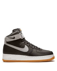 Sneakers alte in pelle nere e bianche di Nike