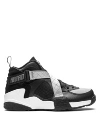 Sneakers alte in pelle nere e bianche di Nike