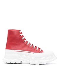 Sneakers alte in pelle rosse e bianche di Alexander McQueen