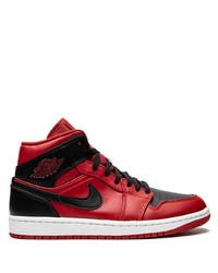 Sneakers alte in pelle rosse e nere di Jordan
