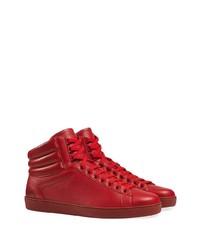 Sneakers alte in pelle rosse di Gucci